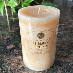 Heirloom Hand Poured Pumpkin Scented Candle NWT Pillar Gift Idea